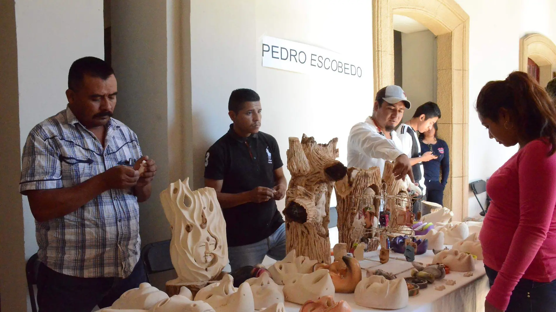 La máscara es parte de las tradiciones de origen indígena de La D, en Pedro Escobedo.  Foto Luis Luévanos.